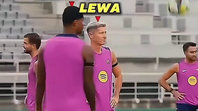 拉什福德和莱万训练时“零交流”？#足球