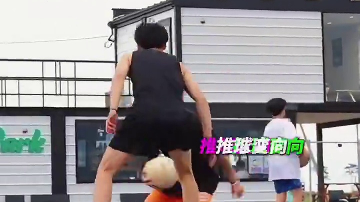 当你打比你身高多10公分的SOMECITY仙台明星球员，你就知道Ryo每次命中高难度进球有多难了。
