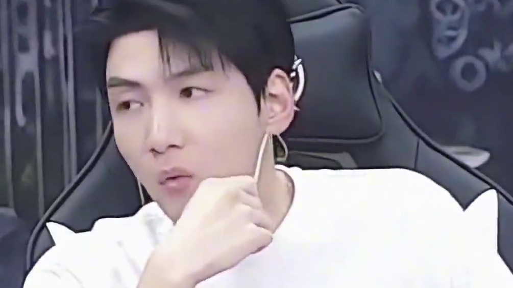 居然其中有三个是刘二龙异父异母的同胞兄弟
#狼人杀 #华山论剑狼人杀