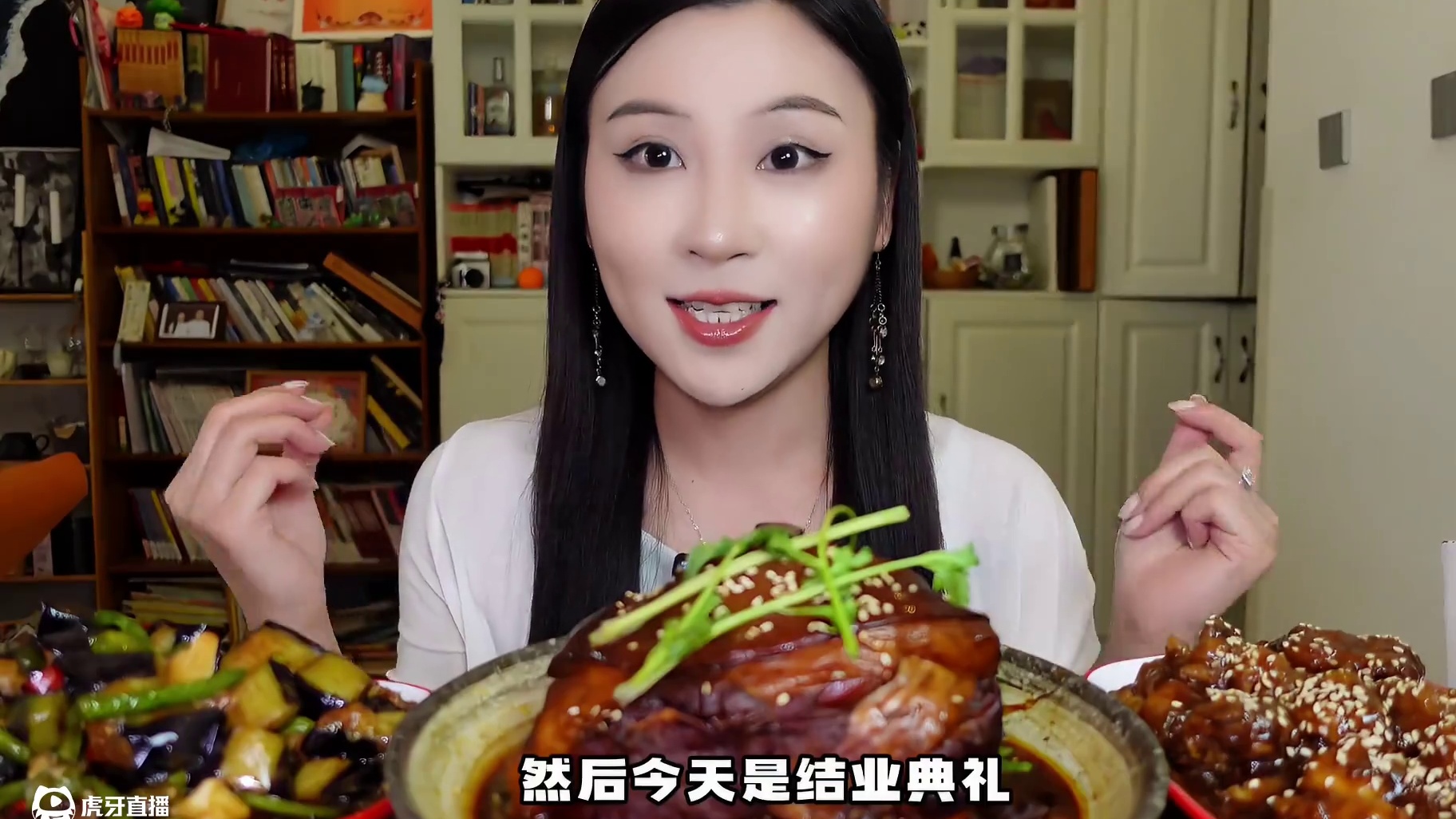 自制超绝耙糯炖肘子！酱汁八爪鱼溜肉段、油爆爆茄子，饭张力爆棚 #酱肘子 #溜肉段 #地三鲜 #美食v