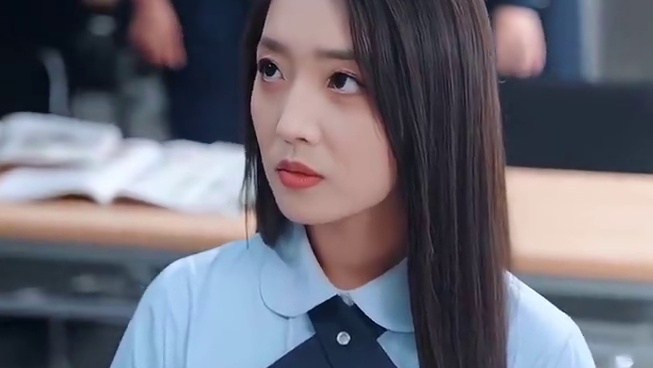 蛇女 周欣被世人称之为蛇女，接近她的人，都会离奇失踪或死亡，傅北辰接近周欣后，接连发生意外，却意外揭