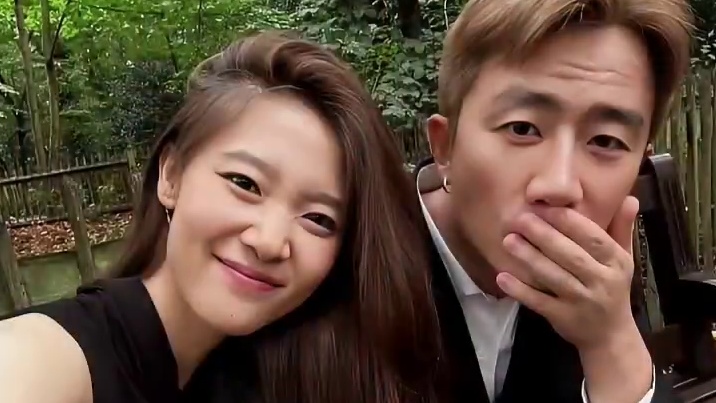 黄轩大方回应，正式官宣恋情