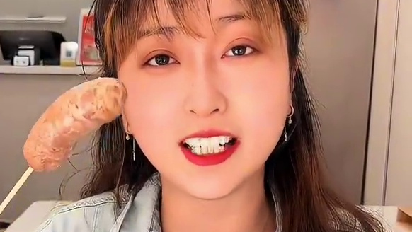 在好吃街花不到5块就吃上一份凉皮啦 #美食 #地方特色美食 #凉皮