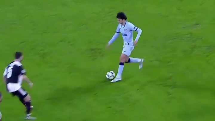 堪称世界名画的爆铲.#足球