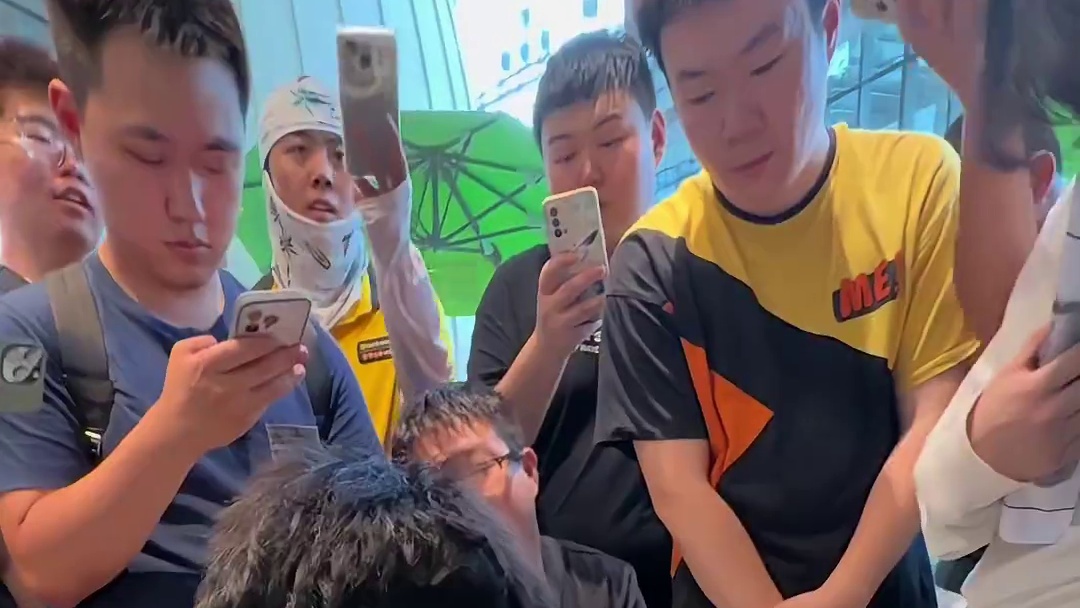 老马现场给粉丝展示极速空港！ 