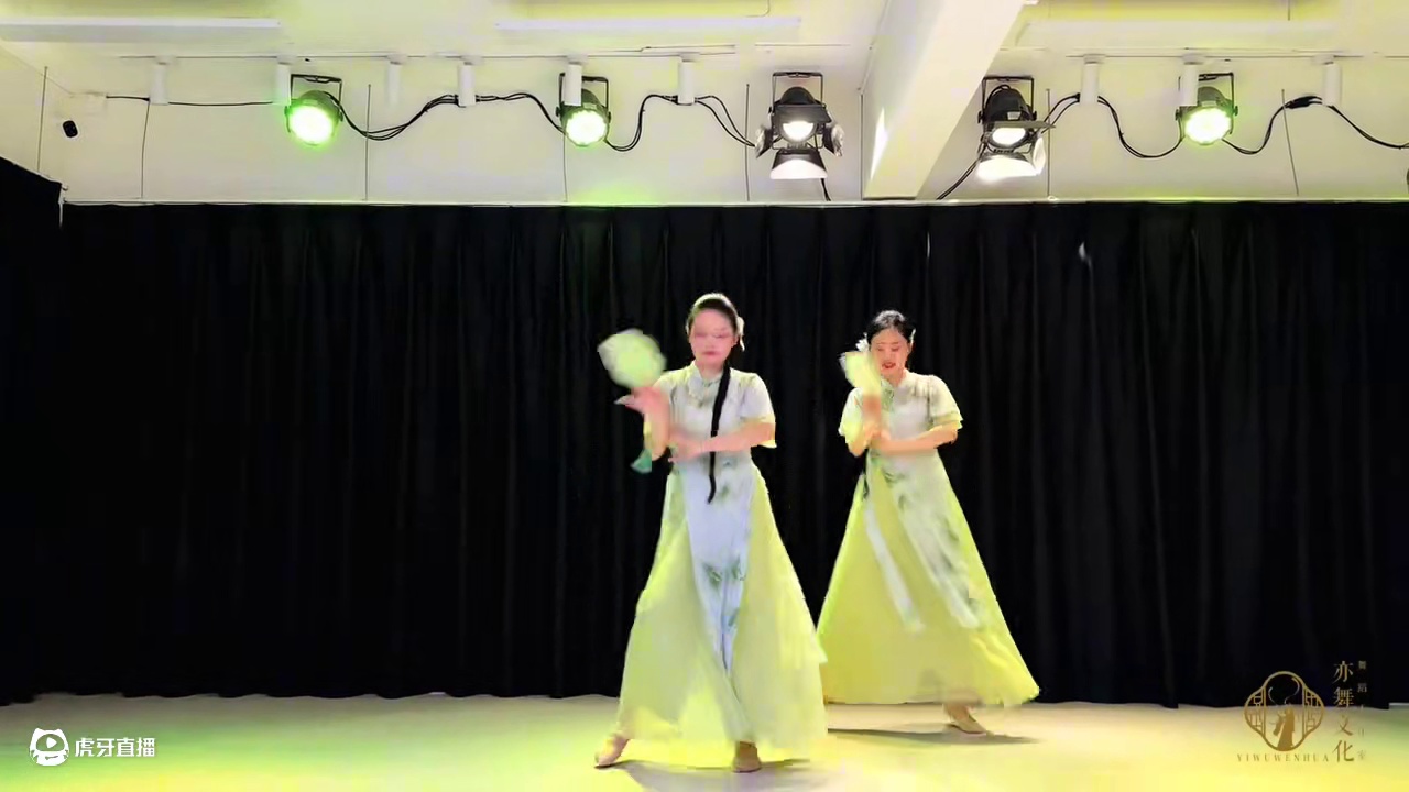 我筹备了三个月的亦舞周年庆，它终于来了！
邀请你们来参加这场专属成人的古典舞庆典～
8月10日，不见