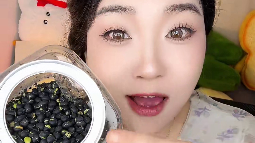 控嘴期控制不住咋办！整点黑豆！又酥又香！跟嗑瓜子似的一颗一颗停不下来#这也太好吃了 #黑豆 #香酥黑