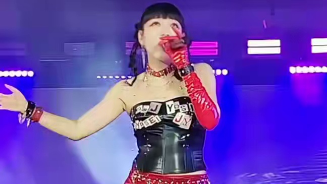 “愿多年以后感情不变 你也常在身边” #吴莫愁#我相信