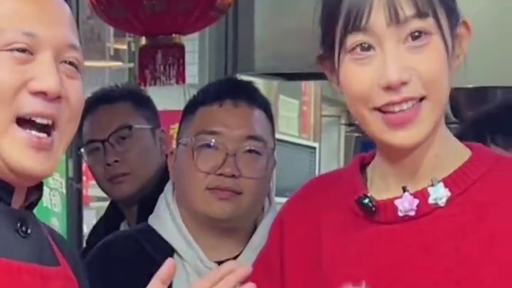 吴半饱VS康不饱，看看他们谁更厉害？#螺蛳粉