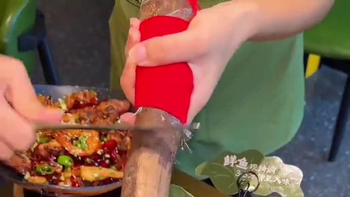 必须艾特你喜欢吃鱼的朋友一起去打卡#福二娘 #荷叶烤鱼 #福二娘荷叶烤鱼#成都美食