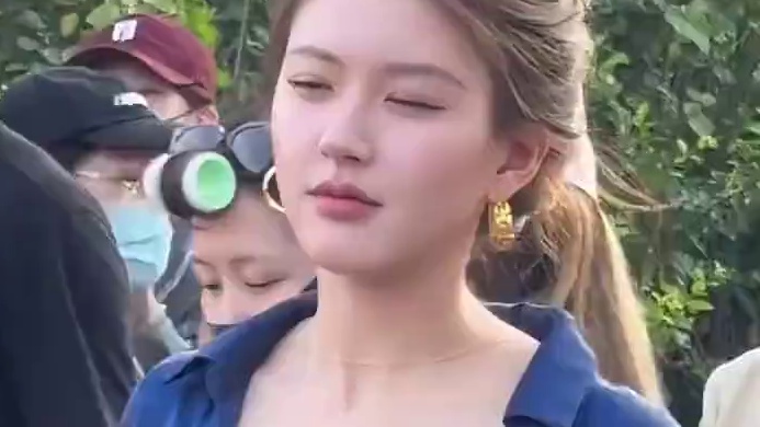 为何赵露思一度崩溃患上“失语症”？本以为只是职场压力，谁料越扒越让人心疼#娱乐评论大赏 #内容启发搜