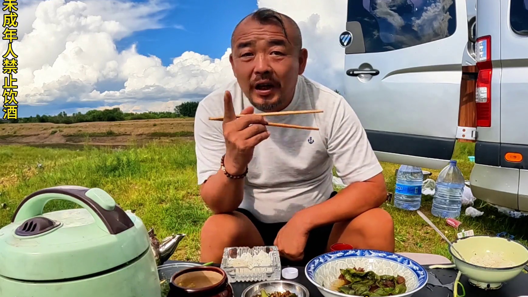 酒鬼的一天可怎么整，除了喝还是喝，#野外生活 #露营美食