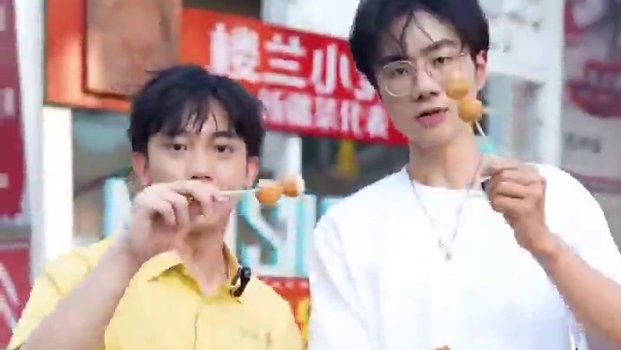 来长沙该吃什么？亚洲车神狼队.宁清 和RW.云海 化身探店达人 ，在湘江新区梅澜坊带你体验长沙美食！