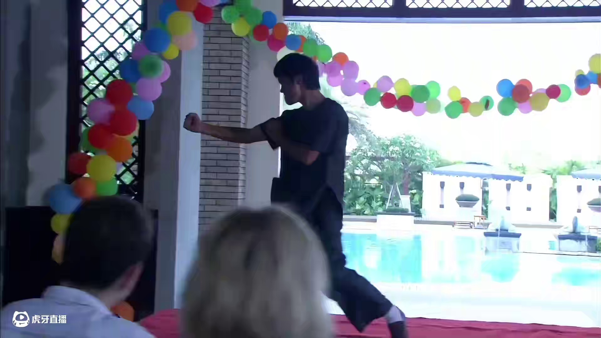 李小龙正在筹划新武馆的启幕