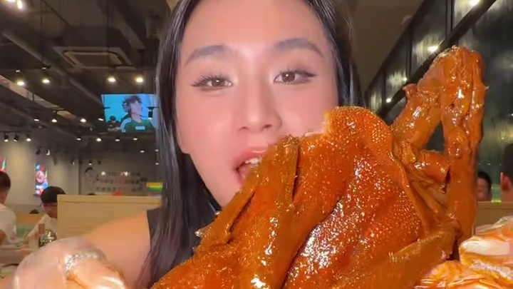 夏湾！69元10只满黄大闸蟹，19.9一只卤羊蹄 #夏湾美食 #夏湾夜市 #夏湾宵夜 #小龙虾 #珠