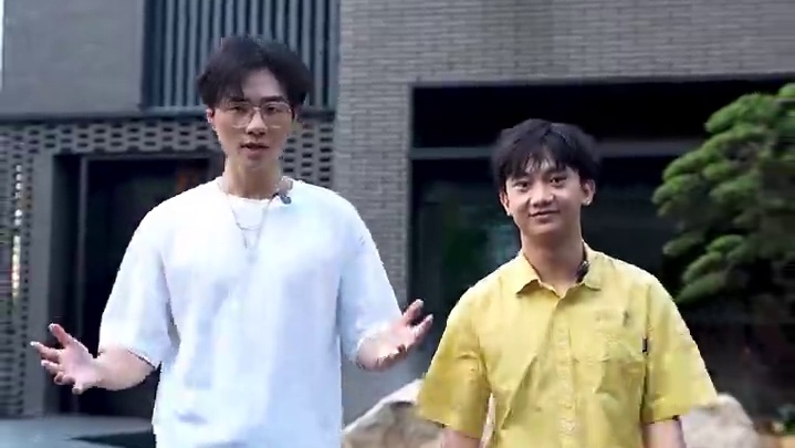 来长沙，怎么住？两位亚洲车神狼队.宁清 和 RW.云海 给即将到来的车手们做好攻略！等等...画风逐