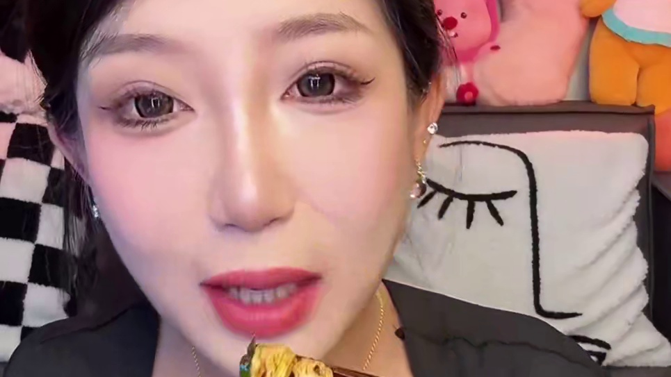 开袋即食不用泡水的 里面自带料包 两个味道都好吃 牛筋面巨吸酱汁 嘎嘎入味 可以自己搭配点黄瓜丝啥的