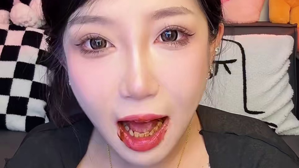 咸辣带点微甜哦 酱包不发苦！这款是辣的哈 很好吃！有点韩国炸酱面那意思了！！口感很好 #就问你们馋不