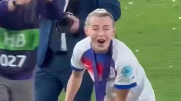 为大场面而生！恭喜凯莉姐卫冕欧洲杯冠军