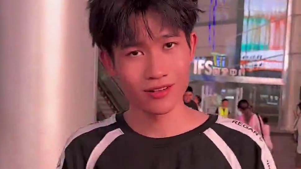 RSG.Feng.KS来到长沙景点进行决赛宣传片拍摄啦！8月9日15:00，2025QQ飞车手游亚洲