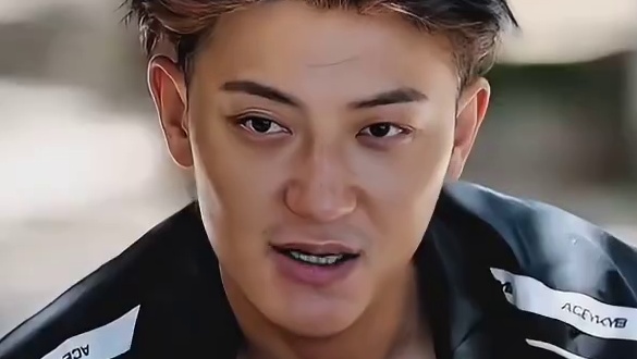 黄子韬一见助理就往死里怼