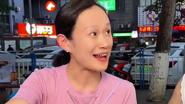 北京姐姐奔着小面调料来挑战，说平常只吃2两，结果一碗面只花了15秒！#小面调料 #重庆小面 #美食