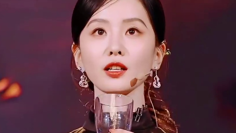 刘诗诗带着淮水竹亭剧组来上演hao门大戏