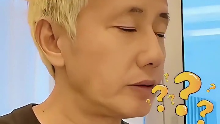 赵露思爸爸为何染一头黄发？本以为是为了赶时髦，原来是藏着对女儿的爱#娱乐评论大赏 #内容启发搜索 #