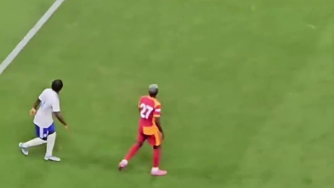 别和曼联一样，玩足球经理每年换一队人