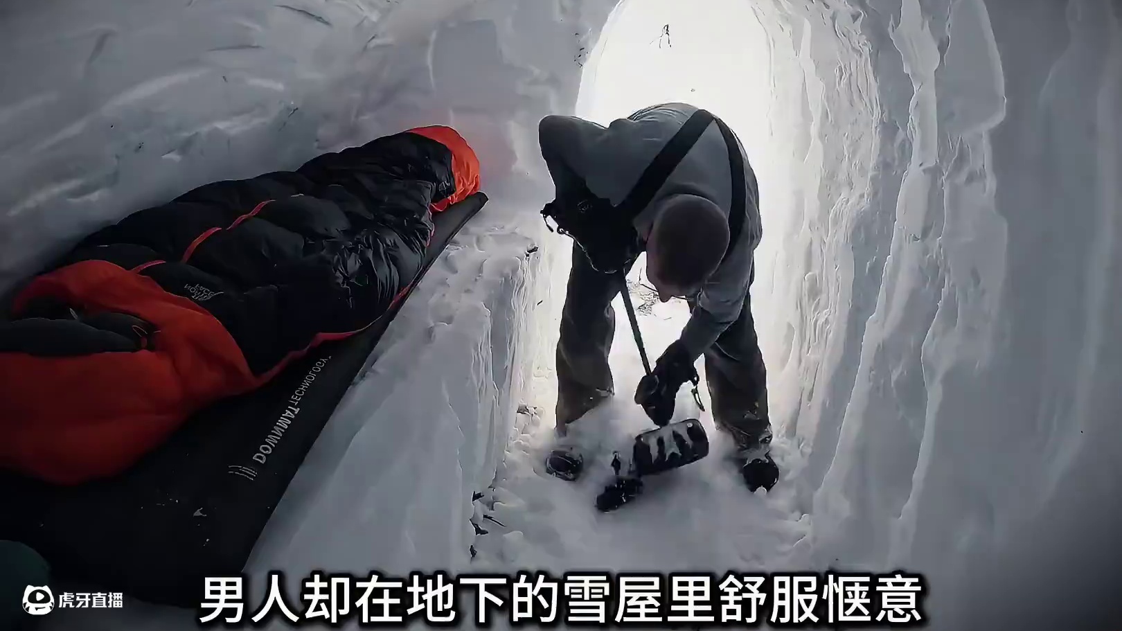 第1集：雪山上打造地下冰洞穴，独自在野外，享受户外露营