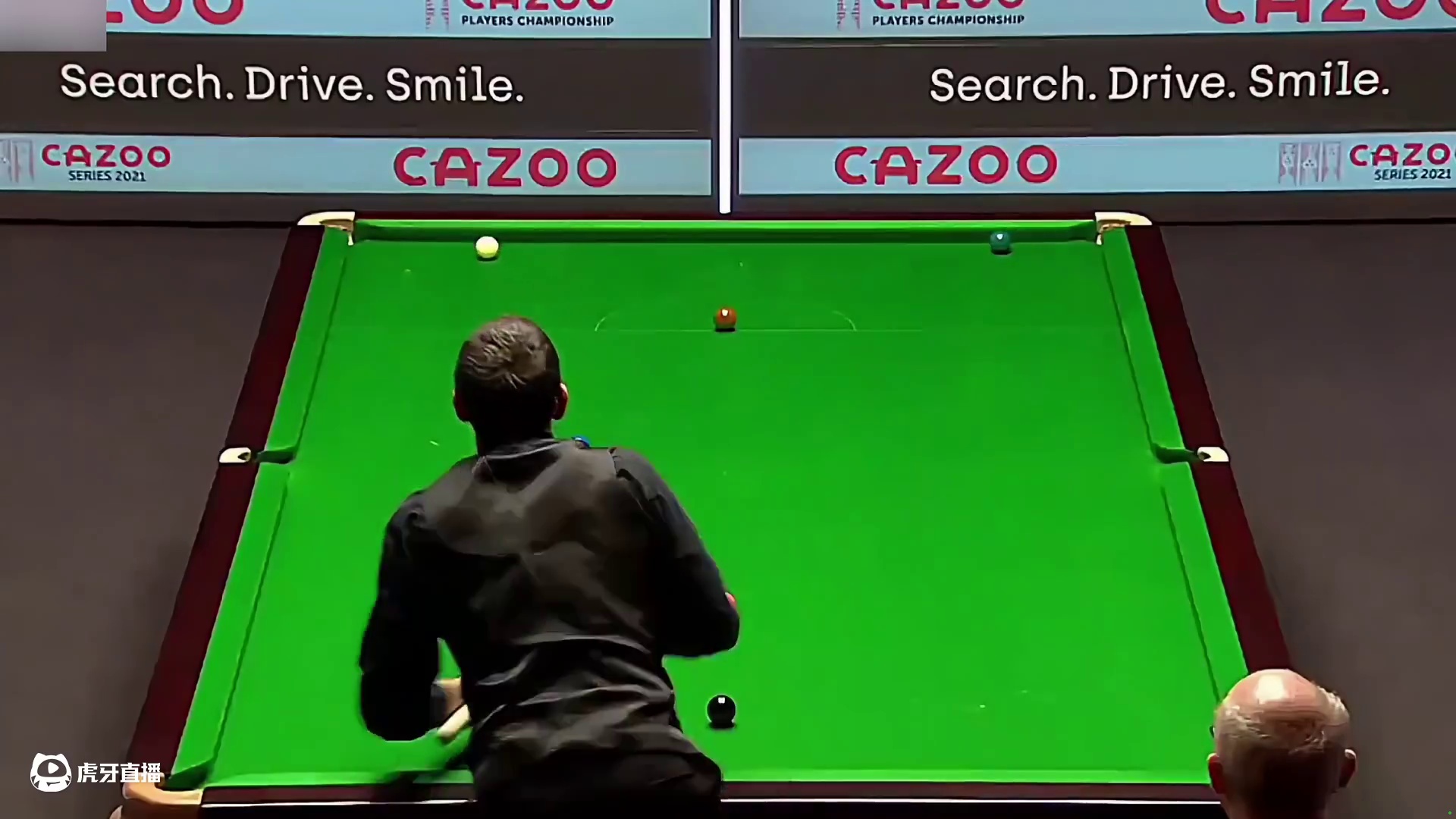 奥沙利文关键球失误怒摔架杆，火爆脾气引发争议