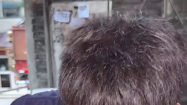 如何在山城热浪里的爽吃火锅盛宴！热拌热卤的软糯肥肠，加上满满肉感的火锅丸子，40度的天气吃出12分的