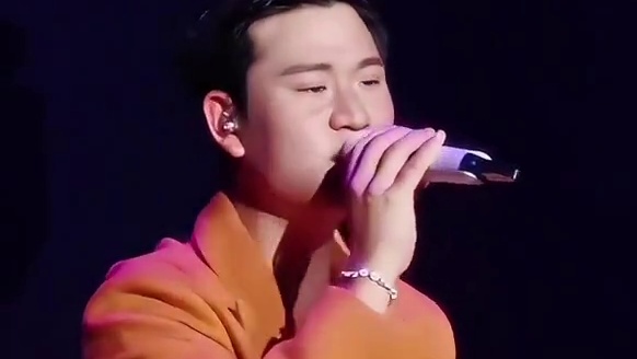 所有歌从周兴哲嘴里过一遍吧！听着好痛！ #周兴哲#孤单心事#现场版live#周兴哲长沙演唱会