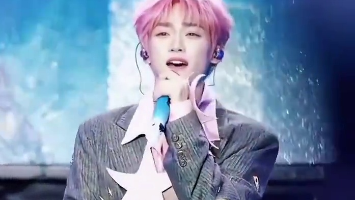 梓渝用旋律唱尽心中信念，快来收听“此生不换” #梓渝#此生不换#现场版live#梓渝音乐节