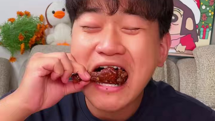 喜欢吃辣的宝子赶紧来试试这个湖南的爆辣鸭小腿，真的巨香巨辣巨过瘾#好吃到停不下来 #追剧小零食 #超