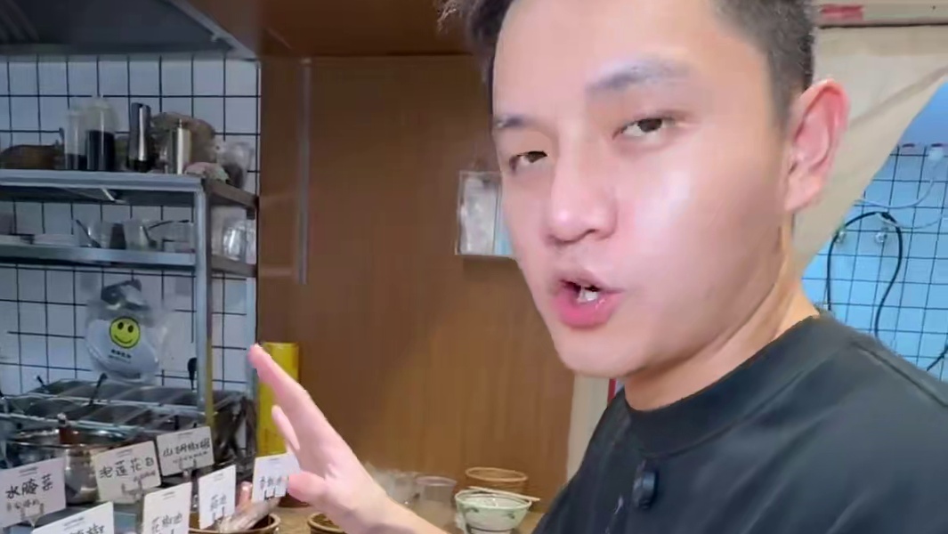 又来吃心心念念的生烫米线了，美食街这边又新开了一家！ #泉州美食 #美食街 #云南生烫米线