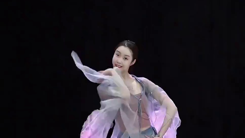 蝴蝶泉边又飞回来啦 #蝴蝶泉边舞蹈 #蝴蝶泉边 #成人古典舞 #舞蹈日常 #古风舞蹈  原创：啄影