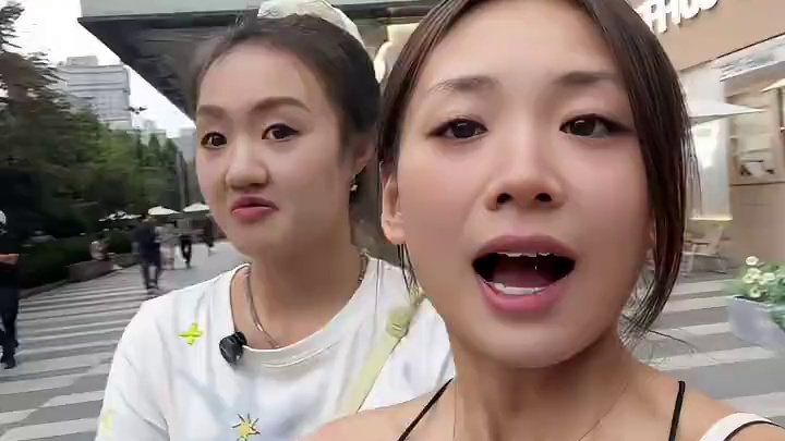 卖爆了！赶紧囤！#江博士 #童鞋 #甜甜三分甜 注：指定特惠专区任选一双！鉴于商品款式较多，且各门店