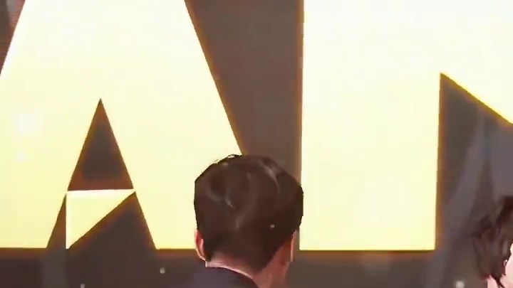 飞向队友的教练，当我的队员夺冠的那一刻，我比谁都激动！ #夏凡#韩涵#小歪#YY#小明