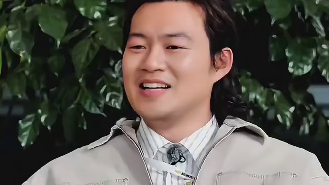 林一用脚指头夹锅盖