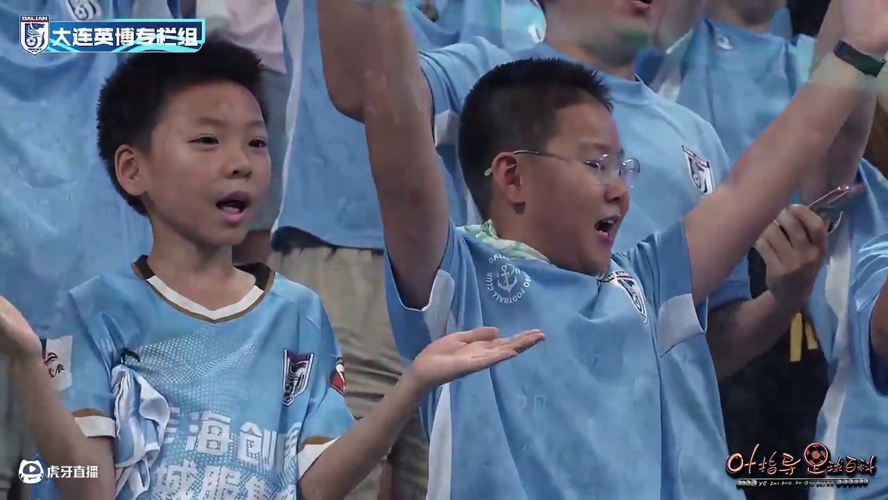 叶指导解说:多打一人主场不敌蓉城，英博联赛四连胜被终结！#叶指导原声解说  #成都蓉城2比0大连英博