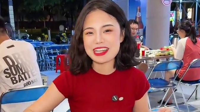 水果烤肉？！这也太好吃了吧！ #百色烤肉#百色新店 #三肥七瘦鲜切牛肉 #炭火烤肉 #发现宝藏小店