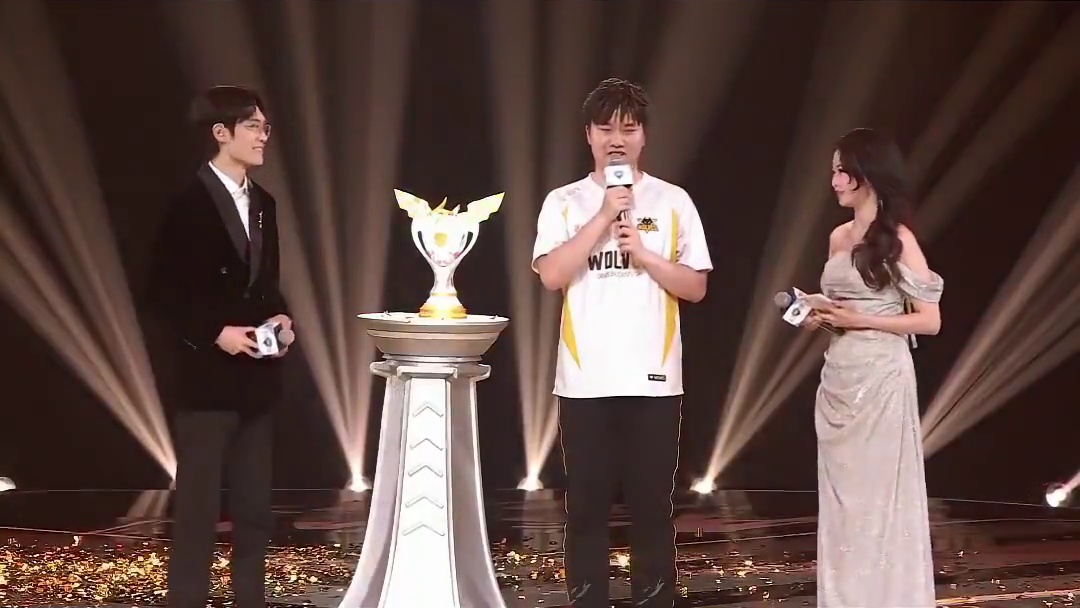 恭喜Wol.shen 拿下比赛胜利，夺得2025年QQ飞车手游亚洲杯总冠军！ 
【赛后采访】
Wol