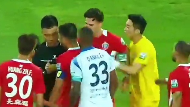 #丹克莱尔 故意蹬踹 #劳列斯 小腿 #中足联罚单 #停赛3场罚3万 #延边龙鼎vs石家庄功夫