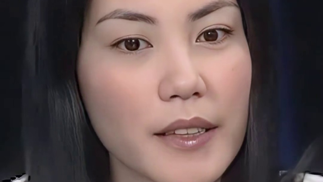 明明身家百亿，为何王菲放弃了小女儿李嫣的抚养权？了解真相才懂放手背后的母爱 #王菲 #李嫣 #李亚鹏