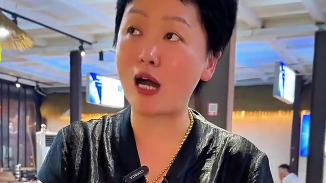 江夏烟火气十足的烧烤大排档，好吃的脆皮乳鸽，充满着人间烟火#武汉美食 #江夏美食 #武汉烧烤 #胡记