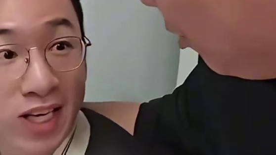 姿态和Letme看AJ在某牙总部游龙，扬言要叫ceo来鞠躬