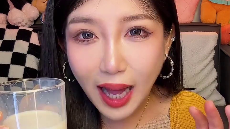 都是新日期哈 配料表就是生牛乳不是调制乳哈 进口奶源 奶香味很浓郁 回味还有淡淡的奶甜味！没有奶腥味