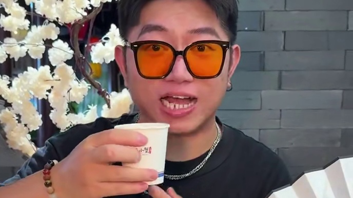 来杭州可以不吃西湖醋鱼但是必须来尝尝苏小蟹的这一碗蟹黄面！#蟹黄面 #江南风味 #寻味烟火气 #发现