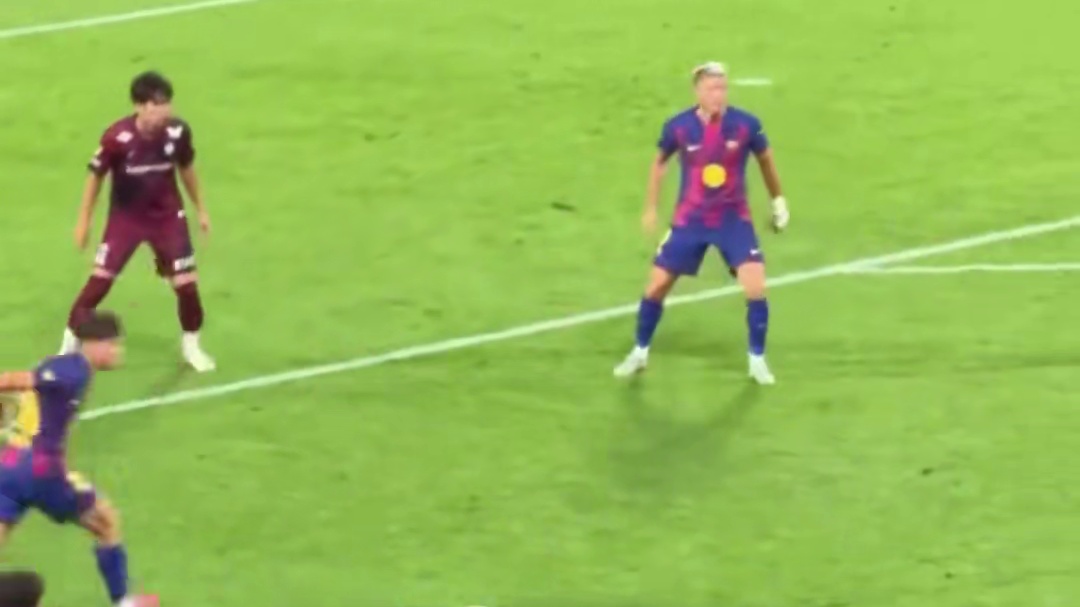 超巨失误送出致命节奏！刘殿座漫不经心出球，王秋明笑